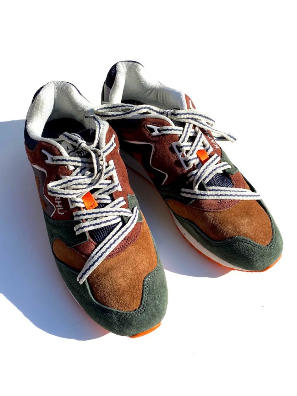 Karhu sneakers trainers “Synchron Classic”, unisex size US 8.5 / EU 42.